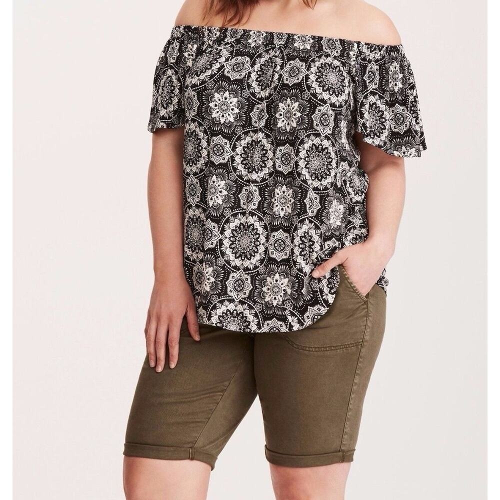 Torrid Plus 1 1X Medallion Print Shirt Off Shoulder Top Black Short Sleeve Flowy
